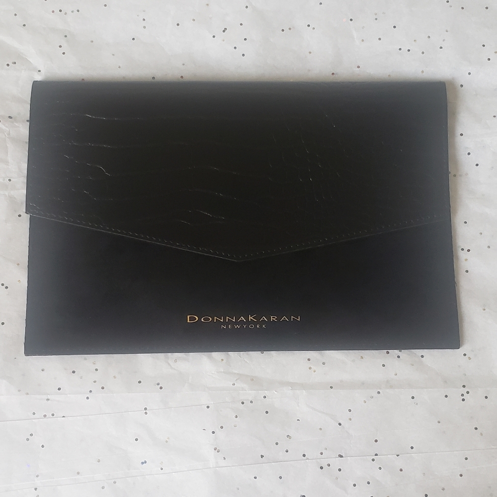 NEW DONNAKARAN NEW YORK ENVELOPE CLUTCH